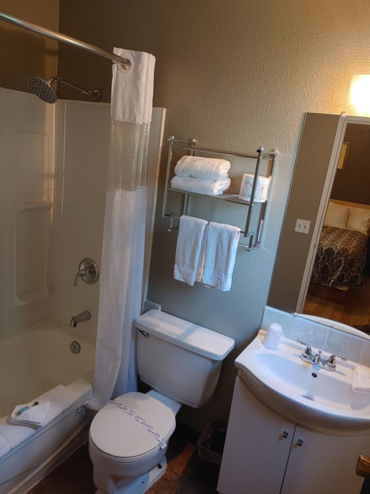 Magnuson Hotel เครสตัน ภายนอก รูปภาพ